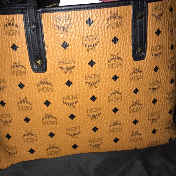 AUTH limited Edition MCM Galaxy🔮 Tote PRICE FIRM! - Picture 4 of 11